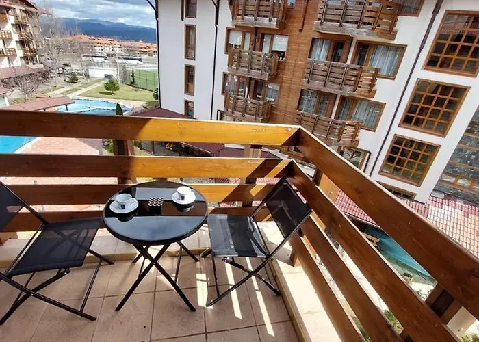 Ξενοδοχείο με διαμερίσματα 500м. от лифта сладък дом в белведере комплекс