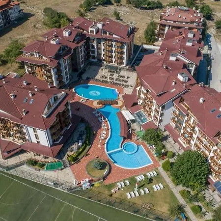 Aparthotel 500м. от лифта сладък дом в белведере комплекс 4*