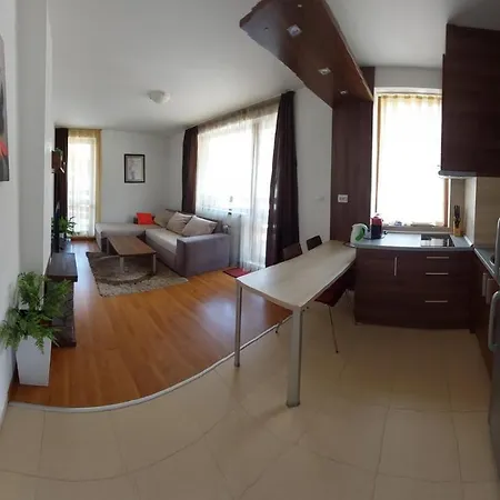 Aparthotel 500м. от лифта сладък дом в белведере комплекс 4*